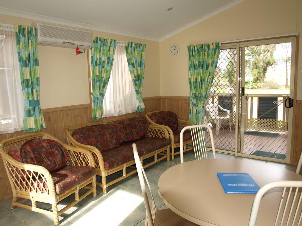 Cowra Holiday Park Quarto foto